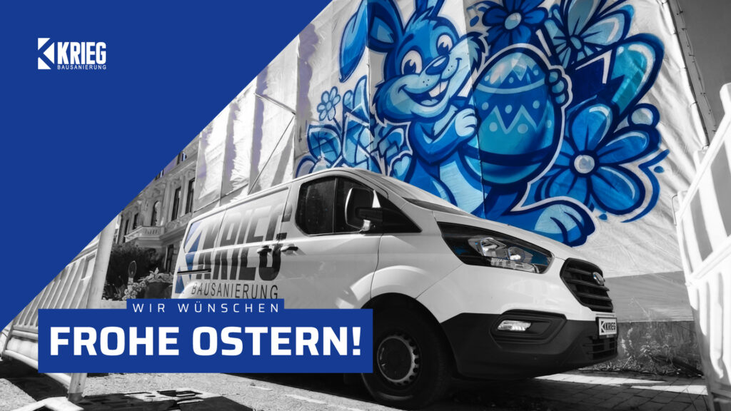 Krieg Bausanierung Firmenwagen vor einer Baustelle mit einem großen blauen Osterhasen-Graffiti und dem Schriftzug „Wir wünschen Frohe Ostern“.
