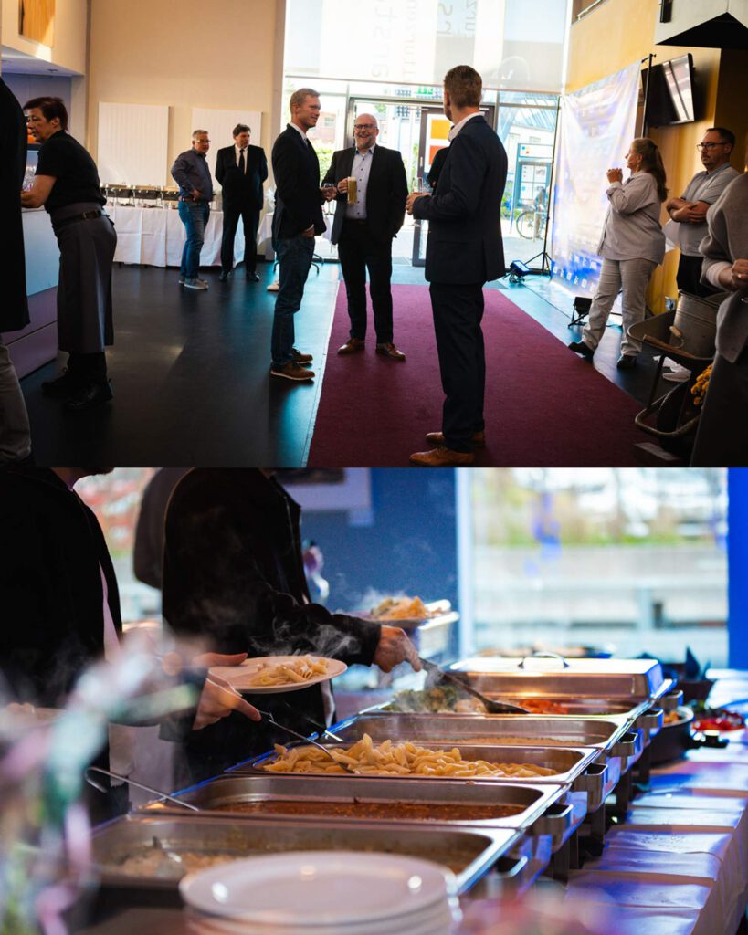 Geteiltes Bild: Oben die gefüllte Empfangshalle mit sich unterhaltenden Gästen, unten bedienen sich Personen am warmen Pasta-Buffet aus Chafing-Dishes.
